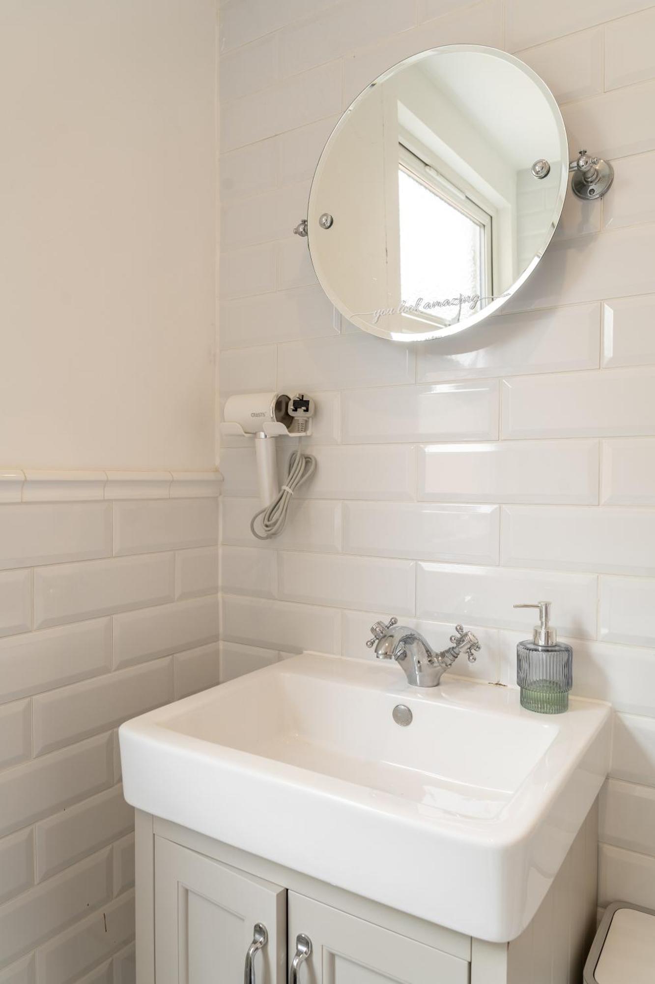 Beautiful 2 Bedroom With Private Garden In Wimbledon - Minutes From Central Лондон Экстерьер фото